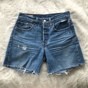 levi’s 501 shorts medium wash